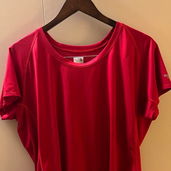 The North Face Women's Flashdry Red Short Sleeve Performance Tee XL - Picture 4 of 9
